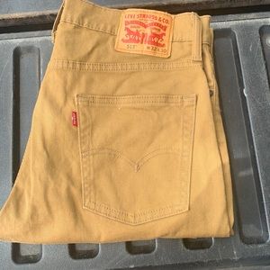 Men Levi Jean size 32x30 style 513